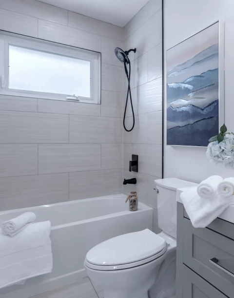 Helles modernes Badezimmer